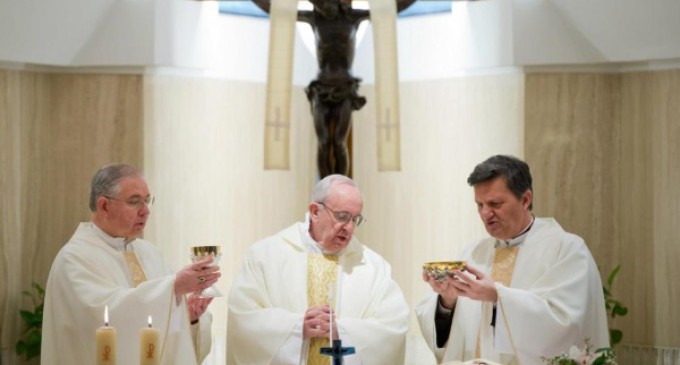 El Papa ofrece una misa en Santa Marta por los cristianos coptos asesinados en Libia