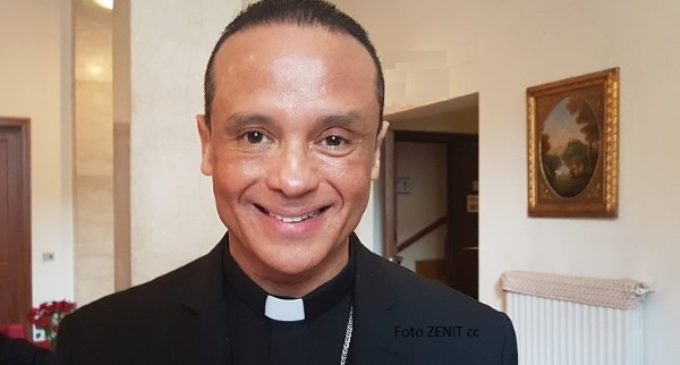 “Los obispos de El Salvador conversamos dos horas con el papa Francisco”. Entrevista a Mons. Colindres Abarca