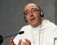 Monseñor David Martínez: «No queremos minicuras ni maxilaicos»