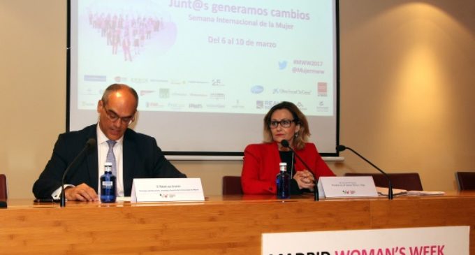 La Comunidad extenderá el próximo curso el proyecto Mujer e Ingeniería a los centros de Primaria y Secundaria