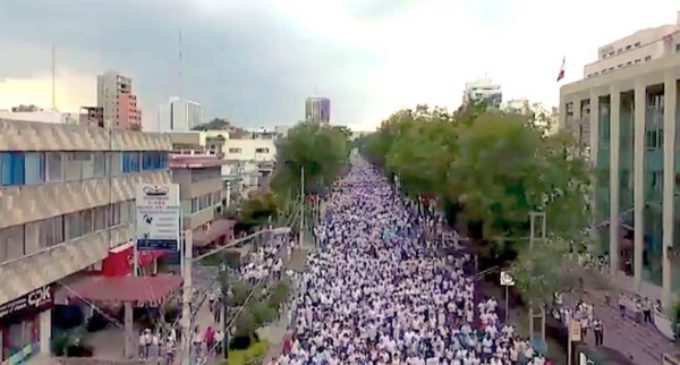 Cientos de miles de personas se manifiestan en México a favor de la familia