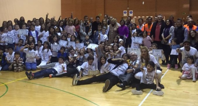 Sánchez Martos asiste a la competición de natación solidaria para concienciar sobre la Distrofia Muscular de Duchenne