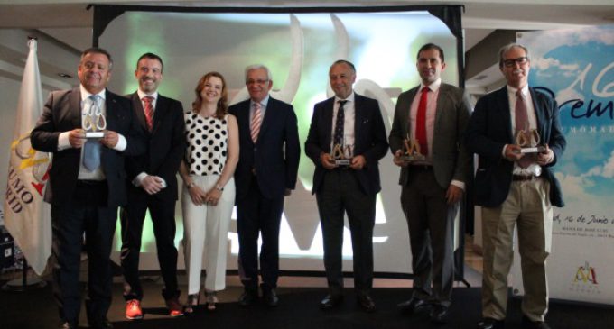 Sánchez Martos entrega el Premio al Neumólogo del año a José María Pino