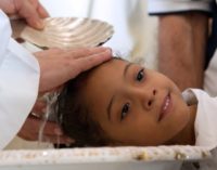 Los niños que llevan a sus padres a la Iglesia