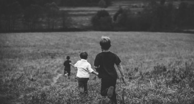 Los padres con niños consentidos producen adolescentes agresivos. Ambos se convierten en víctimas