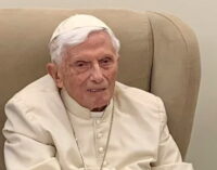 Benedicto XVI muestra su «profunda vergüenza» por los abusos y pide perdón a las víctimas