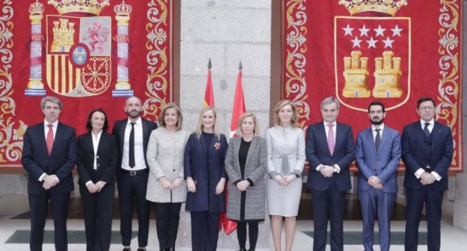 Cristina Cifuentes preside la toma de posesión de los nuevos altos cargos de la Comunidad