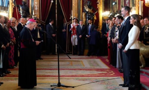 El nuncio apoya al Rey: «España es una realidad a la que no se debe renunciar»