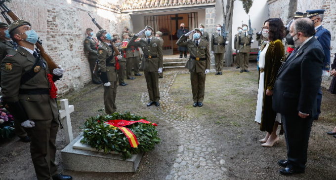 Díaz Ayuso preside la ofrenda floral a los Héroes del 2 de Mayo en el Cementerio de la Florida