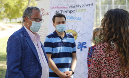 El consejero de Educación ha comprobado cómo se desarrolla un campamento urbano con las precauciones obligadas por el coronavirus
