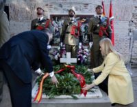 Cifuentes, en la ofrenda floral a los héroes del 2 de mayo en el Cementerio de la Florida