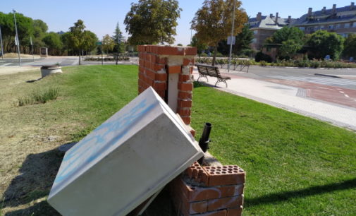PSOE denuncia el peligro de acometidas de luz abandonadas hace décadas en parques y zonas públicas de Majadahonda