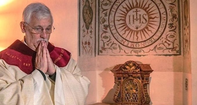 El Papa se reúne con el nuevo superior general de los jesuitas, el padre Arturo Sosa
