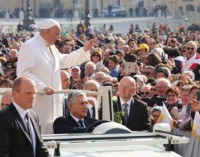 El Papa explica Jueves, Viernes y Sábado Santo: una gran historia de amor sin fin