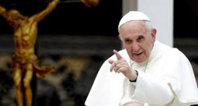 El Papa saluda a la Curia Romana: Volver a lo esencial