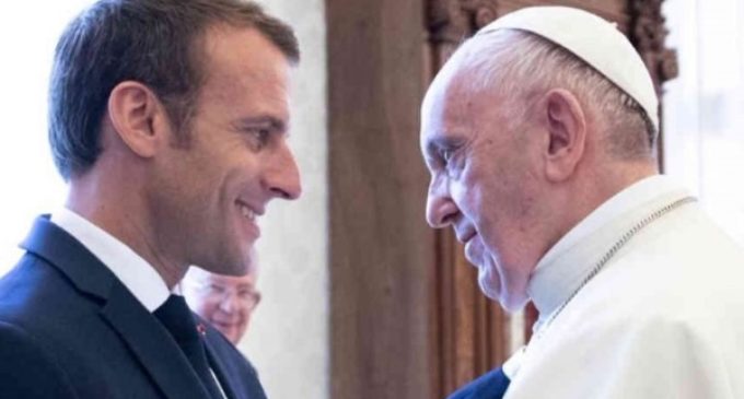 El Papa traslada a Macron la solidaridad de la Iglesia tras el incendio de la catedral de Notre Dame