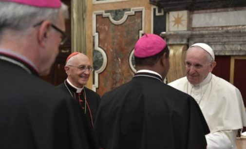 El Papa pide a los obispos combatir el clericalismo, que fomenta el encubrimiento de los abusos sexuales