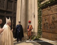 Francisco abre la Puerta Santa de Santa María la Mayor