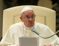 Francisco hace un llamamiento por la abolición de la guerra
