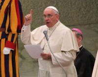 ¿Te justificas para no dar limosna? Estas son las duras palabras del Papa Francisco