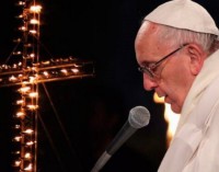 Oh Cruz de Cristo: La impresionante oración que el Papa escribió y rezó en el Vía Crucis 2016