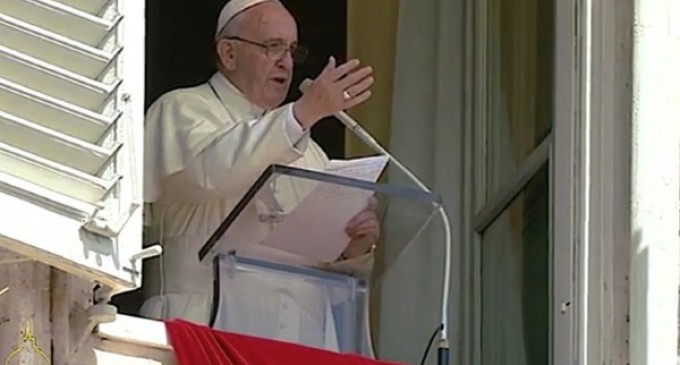 El Papa pide oraciones por los ecuatorianos que sufrieron el terremoto