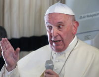 El Papa asegura que vendrá a España «si vive» pero «la prioridad son los países pequeños»
