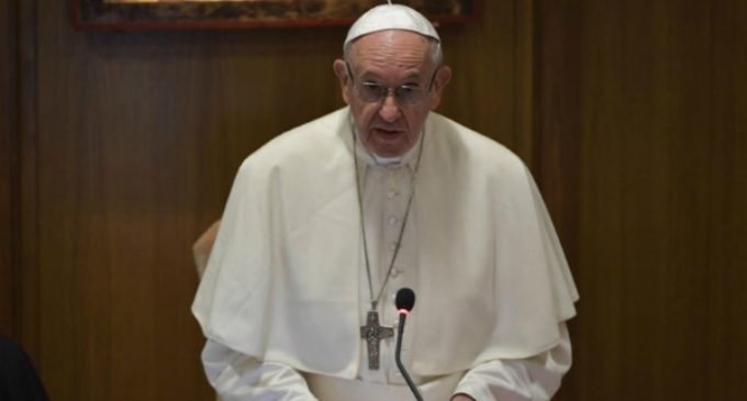 Francisco quiere saldar la «deuda de escucha» de la Iglesia