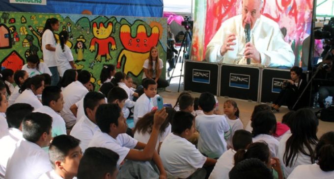 El Papa, a los dreamers: «Rezo por ustedes, y sigan soñando»