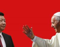 El Papa Francisco intenta saltar la Gran Muralla