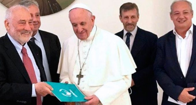 El Papa llama a los jóvenes a humanizar la economía