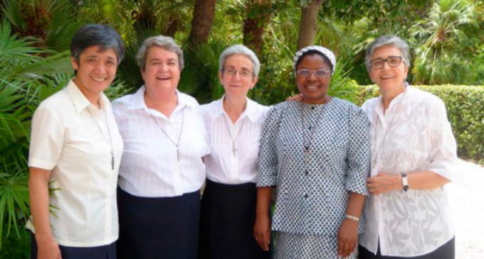 El Papa nombra por primera vez a siete mujeres para el dicasterio de vida consagrada