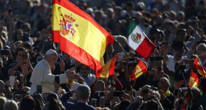 El Papa pide rezar el rosario por la paz