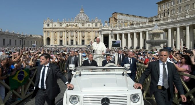 El Papa pide «unidad» y «no tener miedo a la diversidad»
