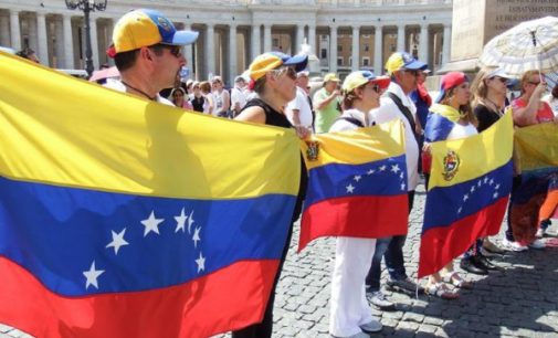 El Papa vuelve a rezar por Venezuela en su encuentro dominical con los fieles