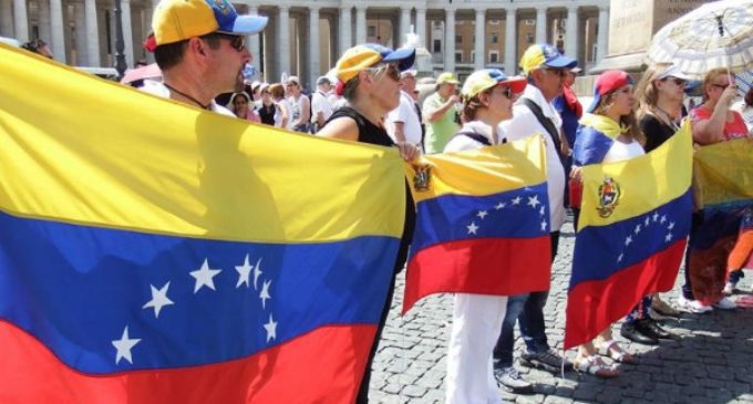 El Papa vuelve a rezar por Venezuela en su encuentro dominical con los fieles