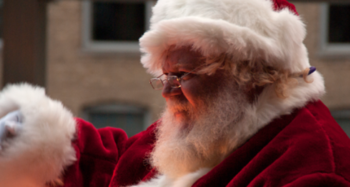 Indonesia: prohiben a los musulmanes vestirse de Papa Noel
