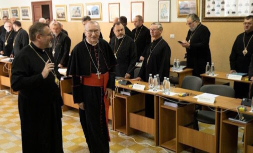 Parolin a los obispos ucranianos: Ser Iglesia en la guerra es caridad y valentía