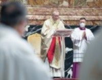 Parolín: “hoy es más necesario que nunca difundir mensajes benéficos”