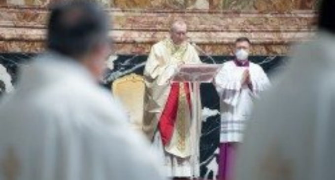 Parolín: “hoy es más necesario que nunca difundir mensajes benéficos”