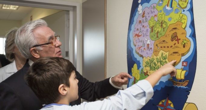 La planta de Pediatría del Hospital Universitario Infanta Sofía se convierte en la Tierra Encantada de los niños