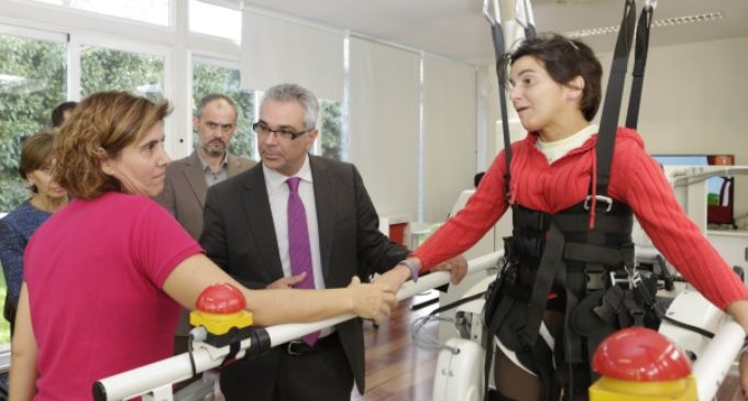 Izquierdo visita el Centro Lescer donde se llevan a cabo tratamientos rehabilitadores altamente especializados