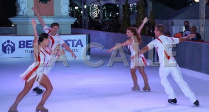 Gran pista de hielo de la Navidad en la plaza de Colón