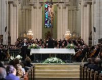 Plácido Domingo rinde «un gran homenaje a nuestra Santísima Madre»