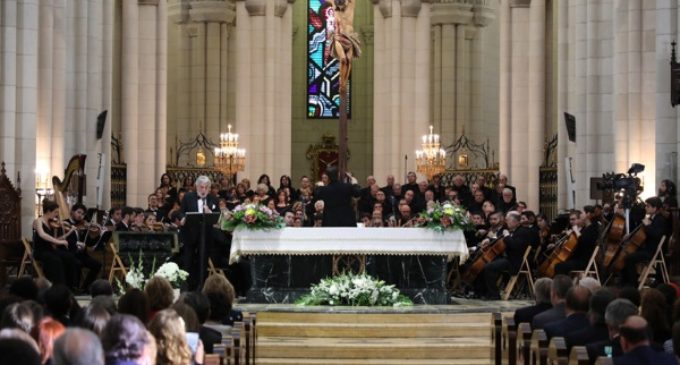 Plácido Domingo rinde «un gran homenaje a nuestra Santísima Madre»
