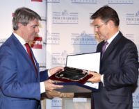 Garrido recibe el reconocimiento de los procuradores por el trabajo de la Consejería de Presidencia en materia de Justicia