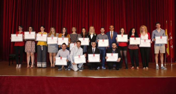 Cifuentes entrega sus premios a los 79 mejores alumnos de ESO, Bachillerato, FP y Enseñanzas Artísticas
