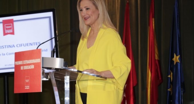 Cifuentes destaca su voluntad de diálogo permanente con la comunidad educativa