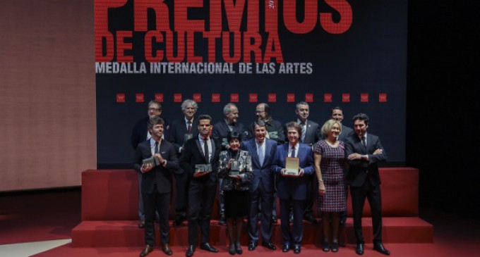 González aboga, en los Premios de Cultura, por reducir el IVA del 21% y eliminar trabas que “lastran” el sector