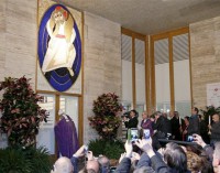 El Papa abre la Puerta Santa de la Caridad y reitera que el Cielo no se compra con el dinero o los galardones
